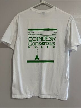 Bitcoin game medium Classic White Crewneck T-Shirt - Men's medium gildan soft
